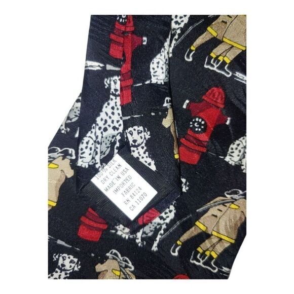 Ralph Marlin VINTAGE Mens Red/Black "Firemen, Dogs & Hydrants" Tie - Picture 3 of 3